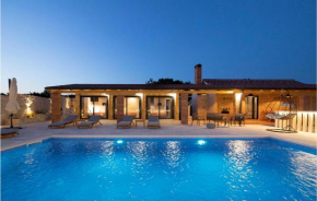 Nice home in Benkovac with Outdoor swimming pool, Heated swimming pool and 4 Bedrooms